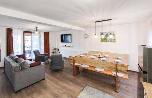 3 Bedroom Awesome Home In Gospic - Foto 2