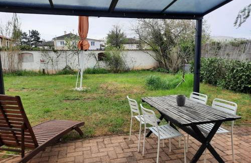 Studio de charme pour séjour tranquille à deux - Groupama Stadium - LDLC Aréna - Fiducial Astéria - Eurexpo - Aéroport St Exupéry - Base nautique du Grand Large - Foto 18