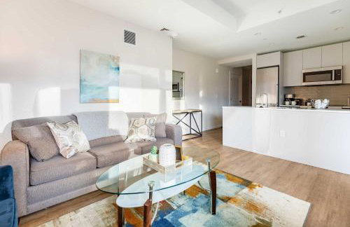 Entire Apt Downtown Seaport with Pool - Photo 4