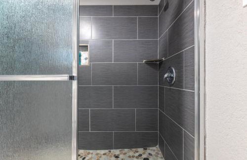 Side-by-Side Houses in Downtown Walk to Lake, Activities & Dining - Foto 32