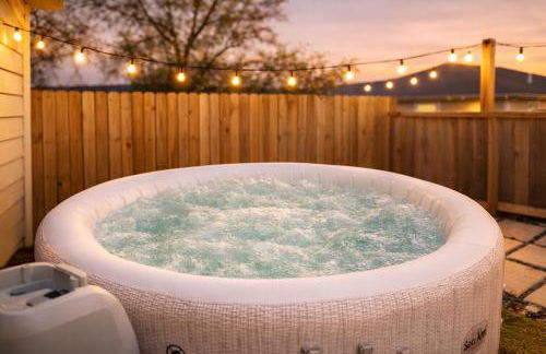 Stylish & Spacious 3BR Gem With Hot tub Near Downtown - Foto 57