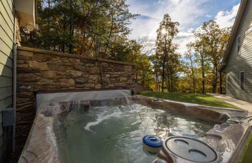 Riverbend Lodge Spacious Riverfront Home with Hot Tub Pool & Mountain view - Foto 77