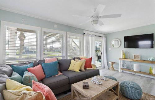 Coastal bungalow with huge yard, comfy deck and close to beach - Foto 9