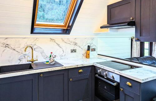 Danu 1A -Hot Tub-Perth-Pet Friendly-Luxury-Romantic - Photo 8