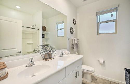 Hot Tub, Putting Green! New-Build Glendale Home - Foto 14