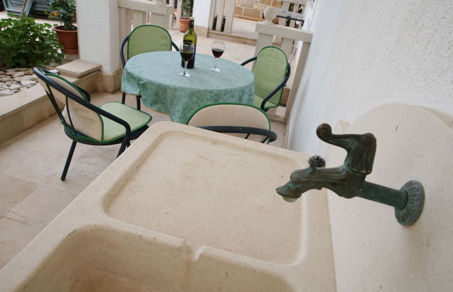 Sea front stone house - Photo 59