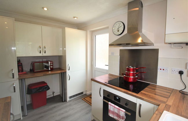 3 Bed House - Garden & Parking - Quiet Cul De Sac - Photo 8