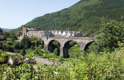 Comfy 4 Bed Home - Port Talbot - Perfect for Contractors & Families - Foto 17