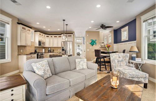 Lake front condo with pool access walking distance to downtown Saugatuck - Foto 17