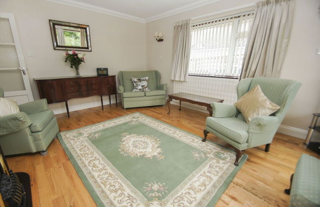 Dean Court Bungalow Parking by Brighton Holiday Lets - Photo 10