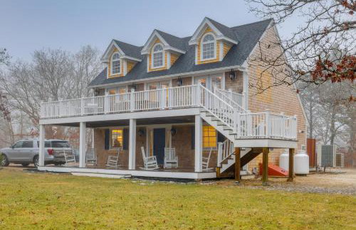 Easy Coast Access! Elevated Marthas Vineyard Stay - Foto 32