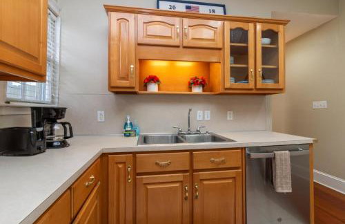 The Broadway Bungalow Walk to Riverwalk Dining! - Foto 13