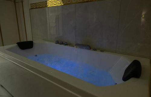 FASHION APARTMENT GOLD Bologna with JACUZZI & CAR GARAGE - Foto 44