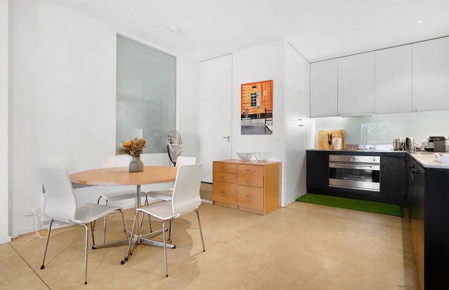 Spacious St Kilda Escape - Parking and City Views - Foto 9
