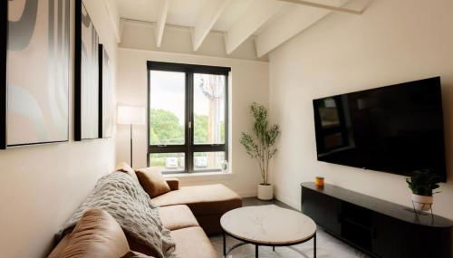 Above The Roots - Sophisticated 1BD Retreat - Photo 2