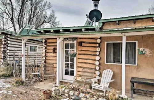 Rural Log Cabin Rental for Couples near Taos Ski Valley - Foto 6