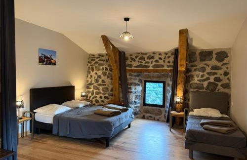 Gîte LE RABIOUZE - 4 épis, 15 pers, 22 couchages - Ancienne Bergerie rénovée, cachet d'origine conservé - Vue magnifique - Label Ecogîte - Foto 34