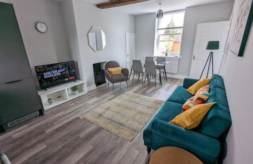 31 High Street - Modern & Stylish 2-bed Apartment - inc parking - Photo 1