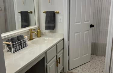 Newly Renovated Loft Villa at Norwich Spa with amenities, 3 minutes to Mohegan - Foto 15