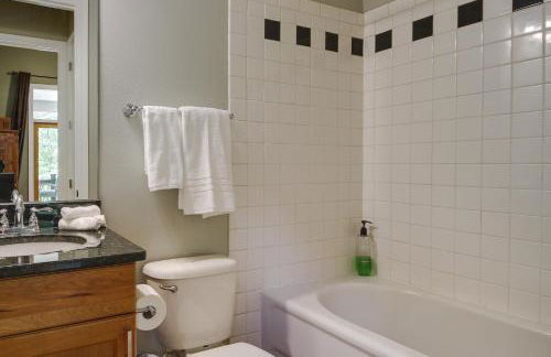 Waterfront Loranger Cottage Hot Tub, Deck and Grill - Foto 16