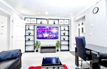 Manchester City Deluxe 4-Bed near Etihad Stadium & C0-0P Arena, Sleeps 9 - Foto 1