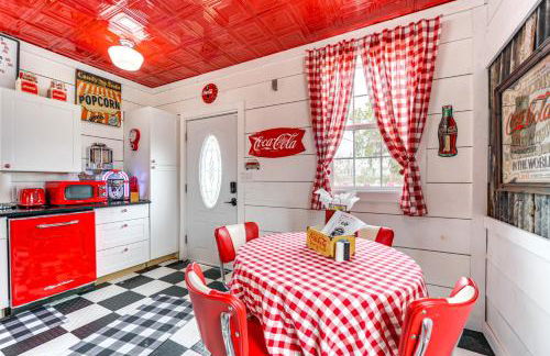 Fifties Diner-Style Llano Home with Shared Fire Pit - Photo 9