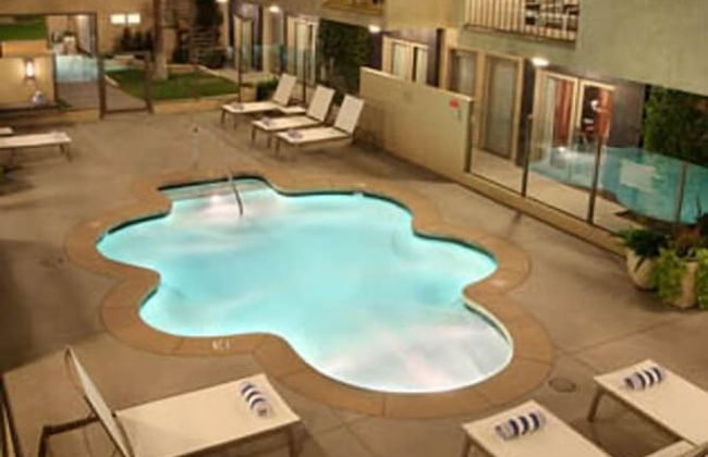 7 Springs Inn & Suites - Photo 36