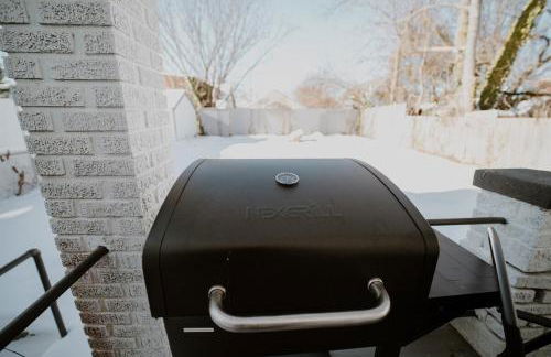 Modern 5BR DC Home Free Parking Steps from Metro Family-Friendly - Photo 50