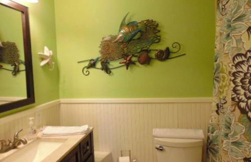 H13 Ocean Walk Resort 2bdrm 2 bath downstairs great beds Great view and always a great breeze - Foto 8