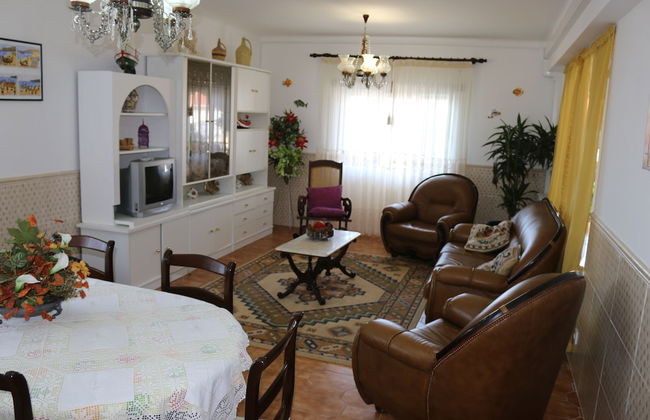 3 Bedroom Apartment in a Ground Floor of a Vila Wseparate Kitchen Living Room - Foto 17