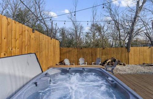 5th St Getaway w Sauna Hot tub Firepit & Game Room - Foto 3