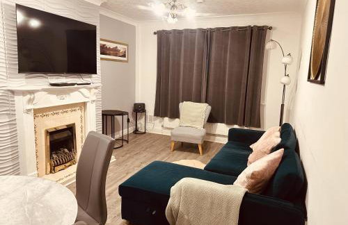 3 Bed House - Sleeps 5 - Parking - Garden - Wifi - Foto 11