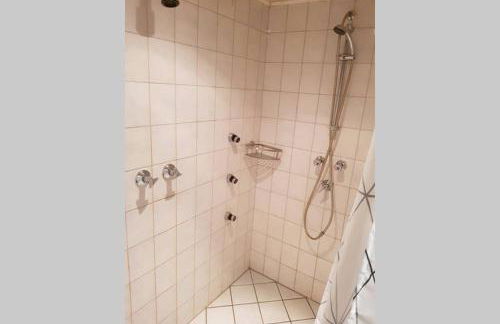 Ferienwohnung und Monteurwohnung mit großer begehbarer Dusche - Photo 13
