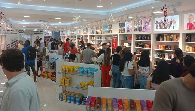 Colón Free Zone Shopping Trip - Foto 4, Purchase perfumes at great prices