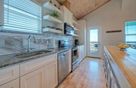 Sleeps 26 2 Homes w/ Waterfront Pool + Boat Dock Laguna Village Escape - Foto 100