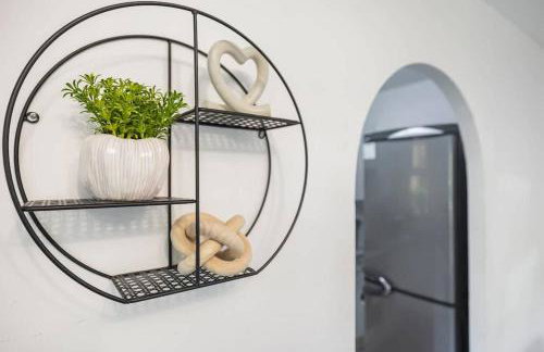 Stylish 1-Bed Luxury Retreat - Photo 6