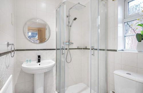 The Roost Group - 8-Bed Home, 5 Mins to M25&A13 - Foto 21