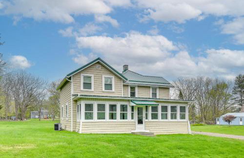 Walk to Beach! Sodus Point Escape with Private Yard - Foto 32