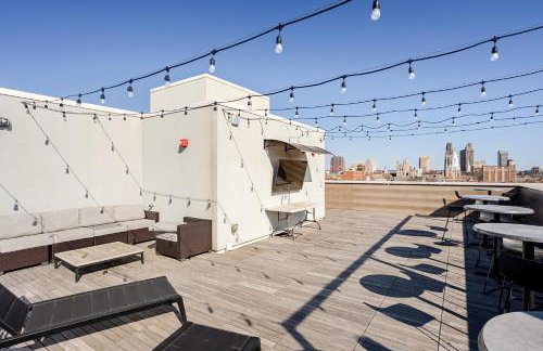 Modern & Spacious 2BR Apartment with Gym & Parking - Photo 31