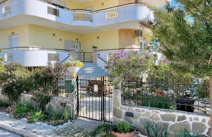 Garden Beach House - Photo 2