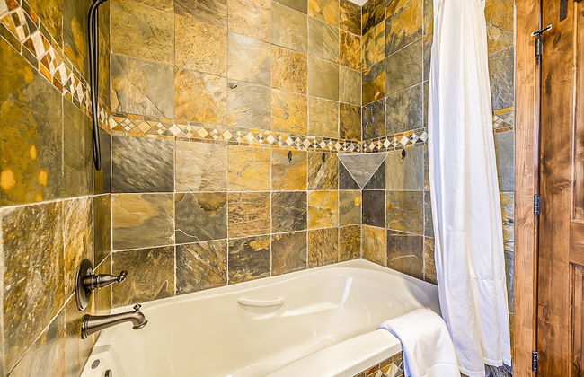 Inuksuk Lodge 4800 sq ft of Excellence - Photo 32