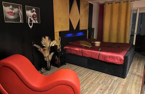 La loveroom bdsm de Nice " la chambre luxe des désirs " - Foto 4