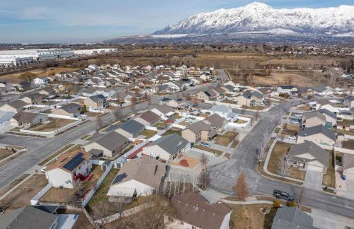 Fully Stocked Home with Hot Tub and Private Yard - Photo 59