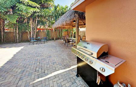 Hidden Gem Vacation Villa w Private Pool & TikiHut - Foto 49