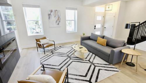 Pristine Petworth Family Home w Street Parking - Foto 5