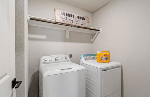 Crew-Ready Stay Private BRs w TVs Parking - Photo 33