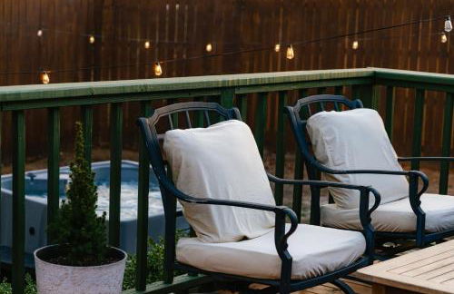 Speakeasy, Hot Tub, Putt Putt, Outdoor Theatre, 8 minutes from Downtown Greenville - Foto 29