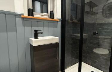 Cybi, Modern Shepherds Hut with Games Room Access - Foto 11