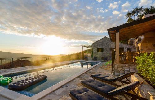 Villa Falcon Rook - Photo 4