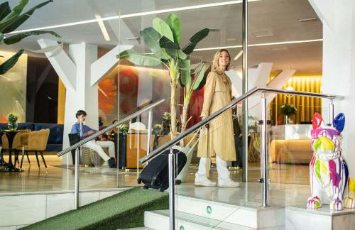 Apartosuites Jardines de Sabatini - Photo 2